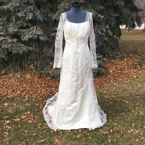 David’s Bridal candlelight Wedding Dress